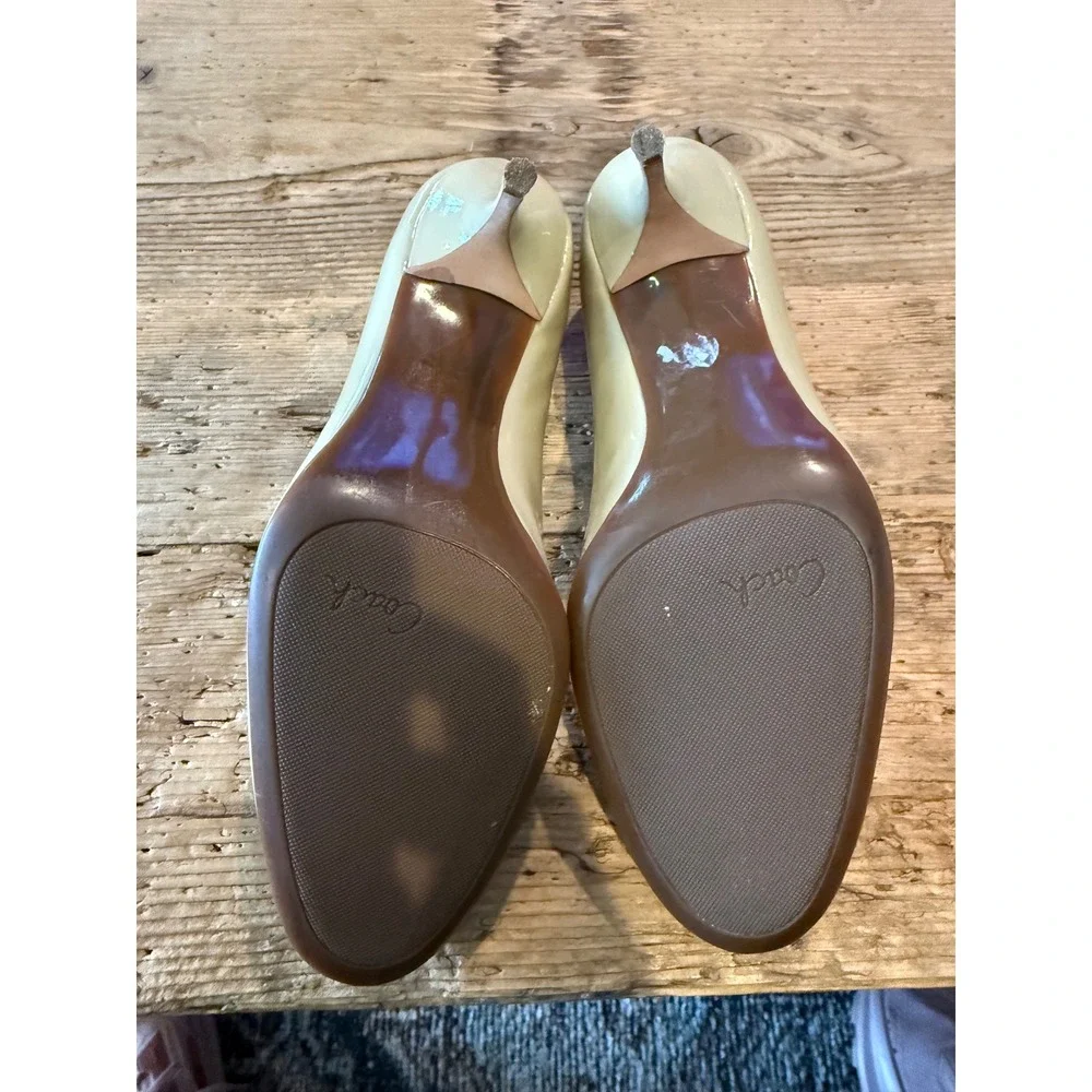 Coach Salma Beige Patent‎ Leather Classic Pump Heels Women's Size